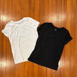 GAP Black and White T-Shirt Set